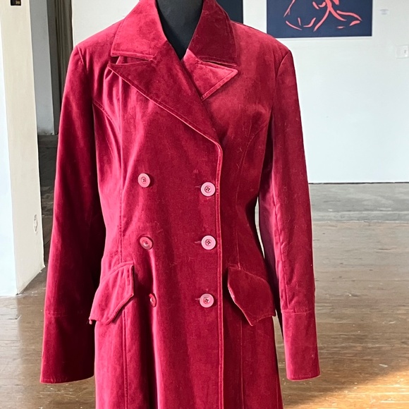 Burgundy velvet full length trenchcoat - Picture 3 of 13